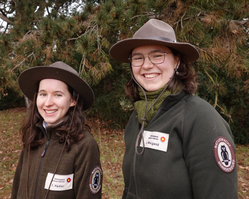 Franziska Räder und Johanna Weigand sind die neuen Rangerinnen im Nationalpark. Bild: A.Hein